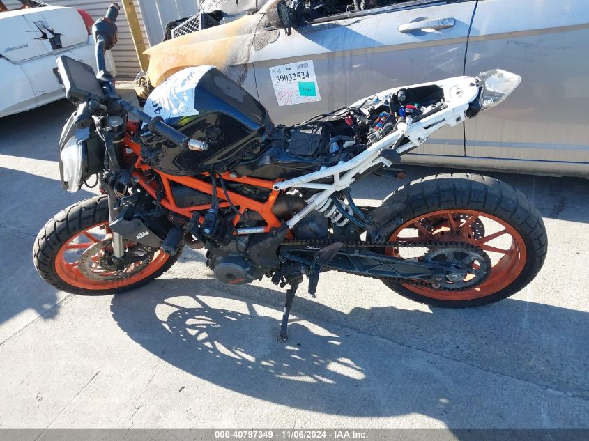 2017 Ktm 390 Duke VIN: MD2JPJ400HC240766 Lot: 40797349