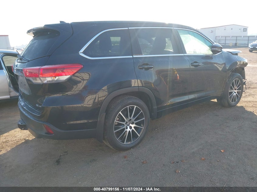 VIN 5TDJZRFH6JS541578 2018 TOYOTA HIGHLANDER SE