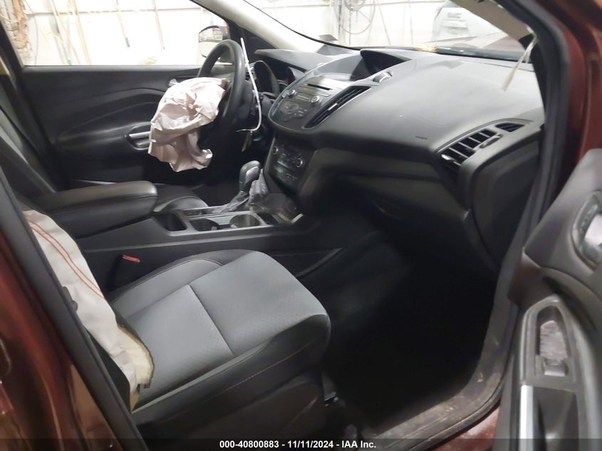 VIN 1FMCU9GD0JUC17780 2018 FORD ESCAPE SE
