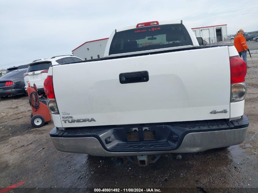 2008 Toyota Tundra Sr5 5.7L V8 VIN: 5TBBV54118S513589 Lot: 40801492