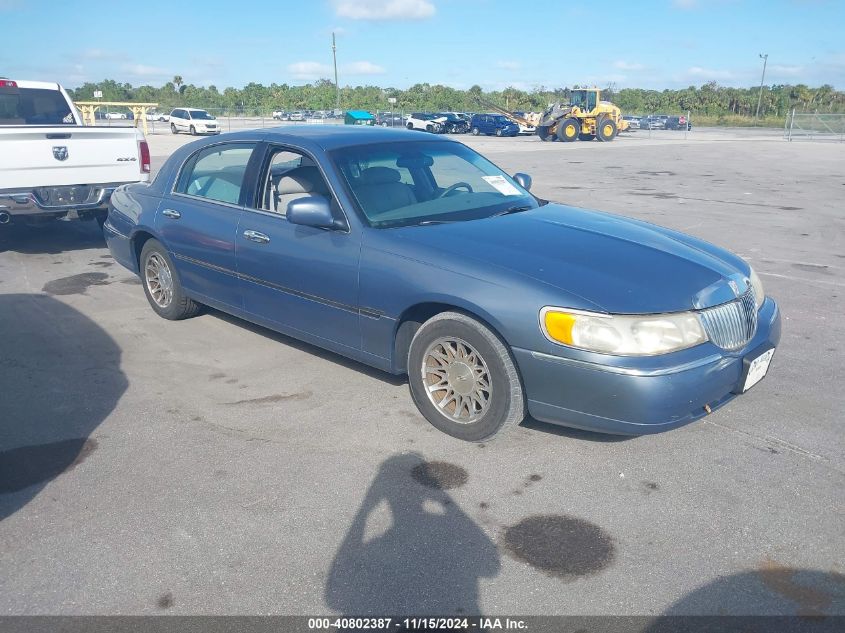 2000 Lincoln Town Car Signature VIN: 1LNHM82W7YY837912 Lot: 40802387