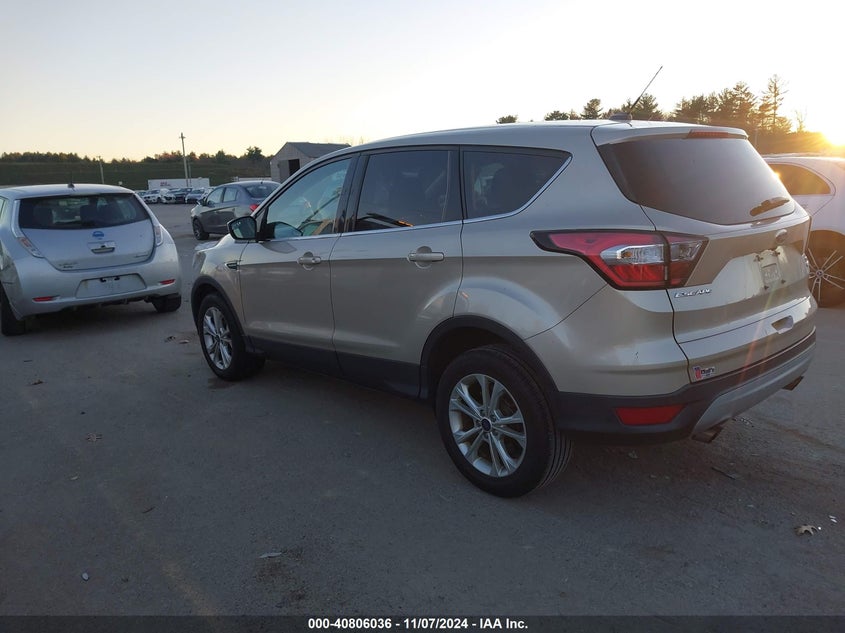 VIN 1FMCU9GD5HUC36836 2017 FORD ESCAPE SE