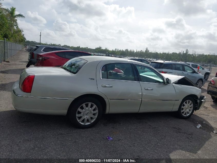 2007 Lincoln Town Car Signature Limited VIN: 1LNHM82W77Y639281 Lot: 40806233