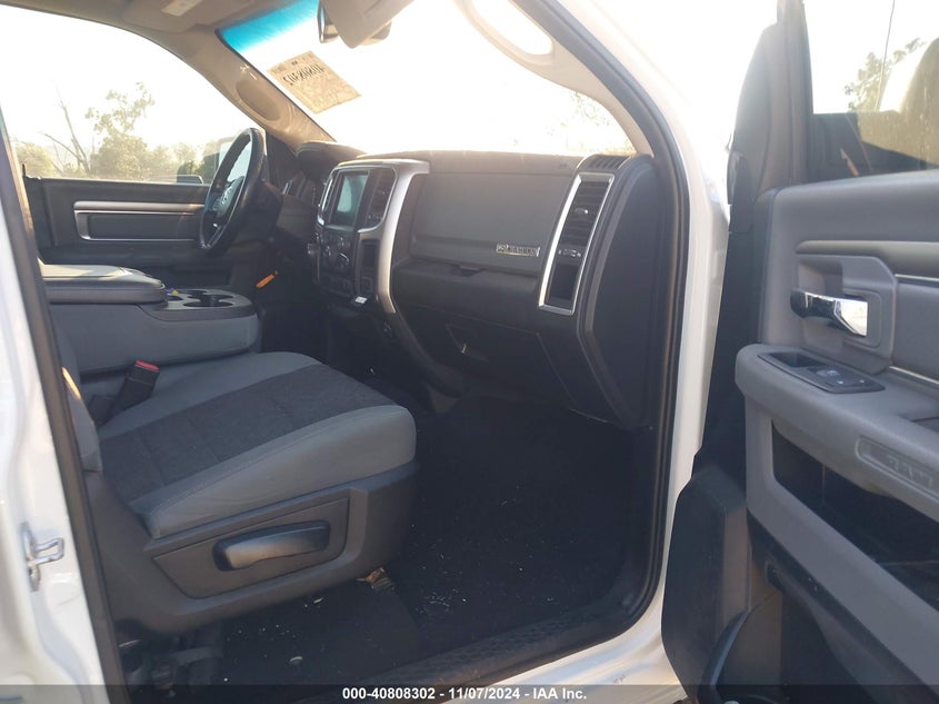 2019 RAM 1500 CLASSIC SLT - 1C6RR6TT0KS661256