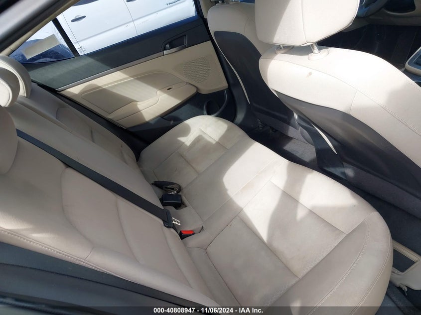 VIN KMHD84LF4HU063782 2017 HYUNDAI ELANTRA SE