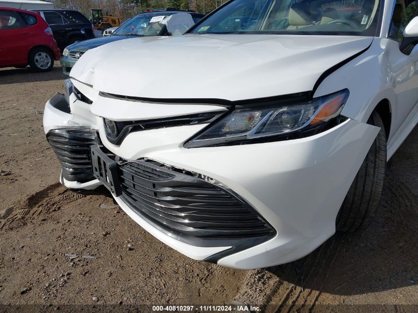 2018 Toyota Camry Le VIN: 4T1B11HK2JU113522 Lot: 40810297