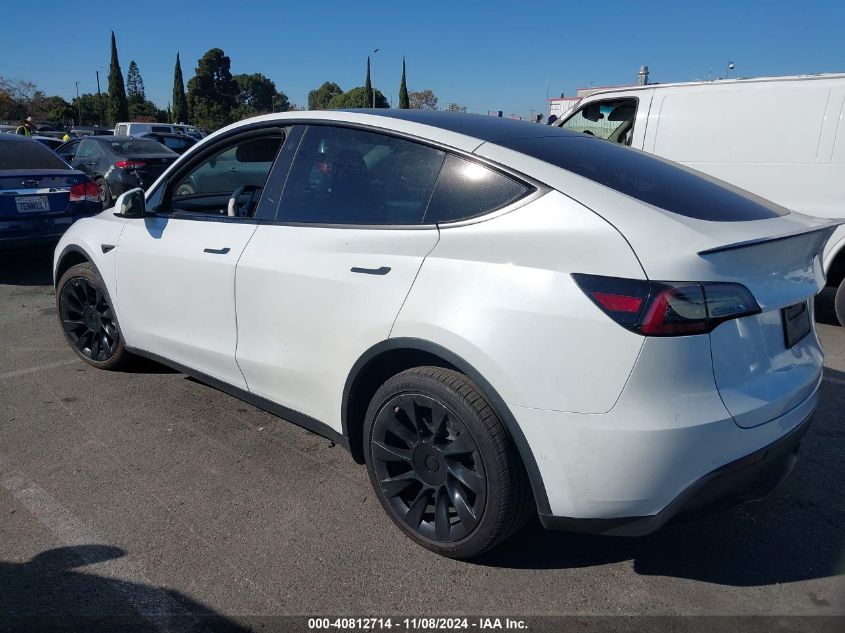 2022 Tesla Model Y Long Range Dual Motor All-Wheel Drive VIN: 7SAYGDEE2NF387091 Lot: 40812714