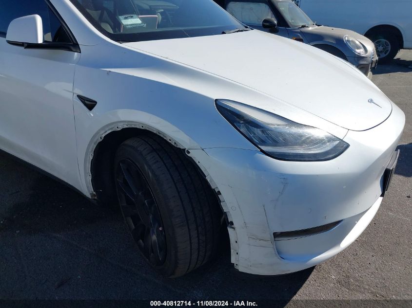 2022 Tesla Model Y Long Range Dual Motor All-Wheel Drive VIN: 7SAYGDEE2NF387091 Lot: 40812714