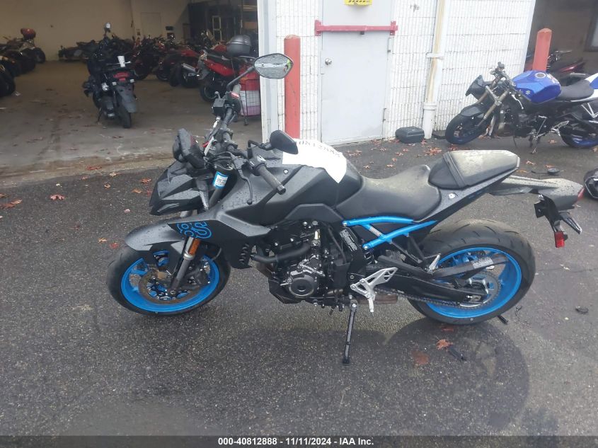 2024 Suzuki Gsx800 R VIN: JS1EM11B2R7100504 Lot: 40812888