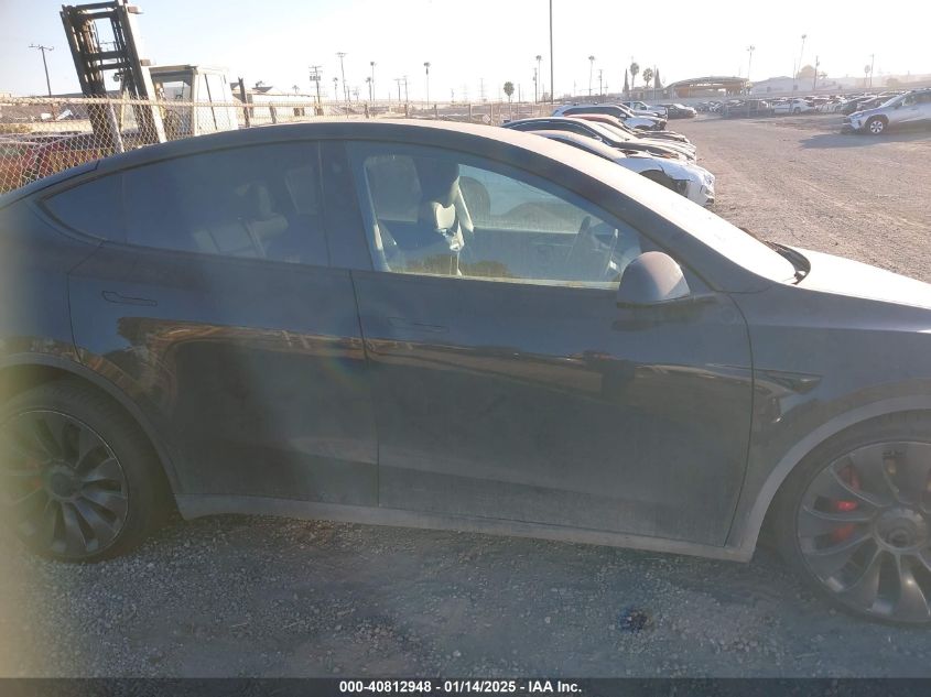 VIN 7SAYGDEF7NF552240 2022 TESLA MODEL Y no.14