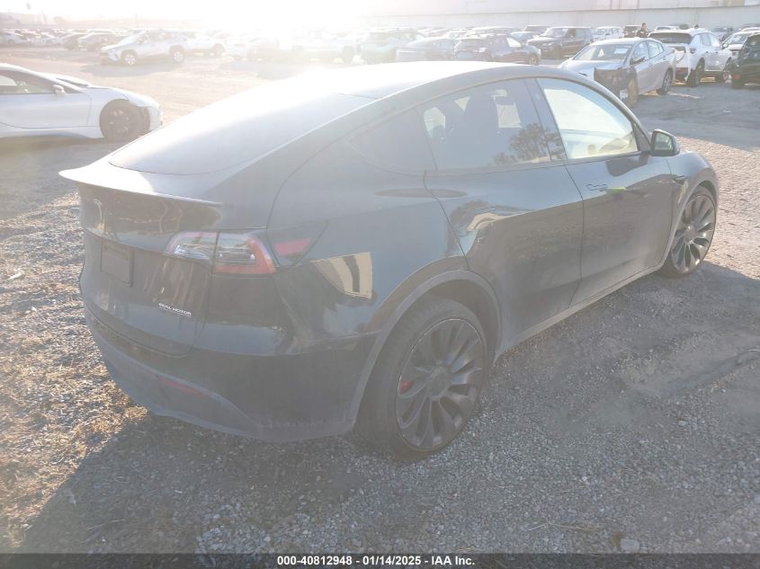 VIN 7SAYGDEF7NF552240 2022 TESLA MODEL Y no.4