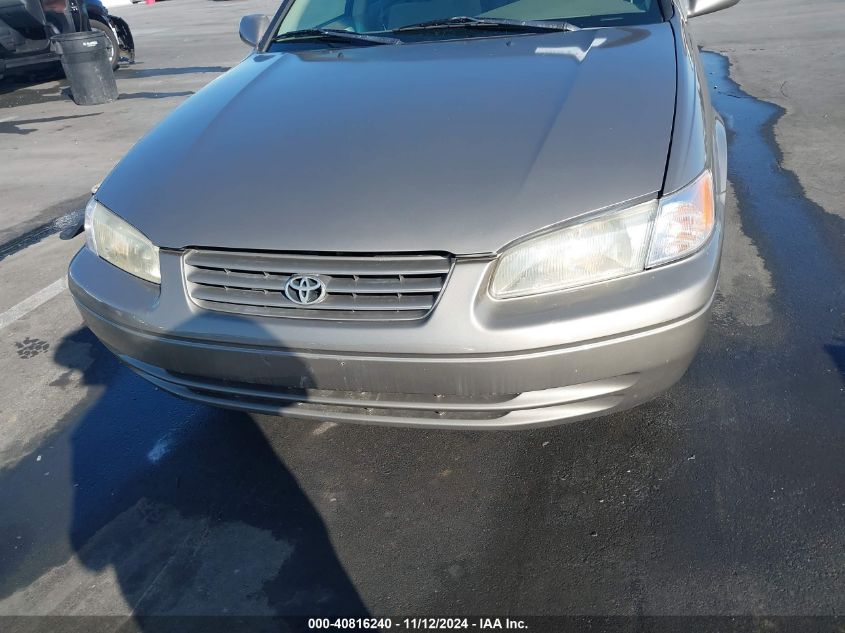 1999 Toyota Camry Le VIN: JT2BG22K5X0303342 Lot: 40816240