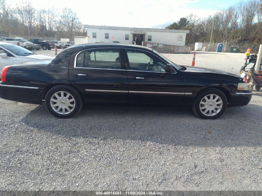 2009 Lincoln Town Car Signature Limited VIN: 2LNHM82V09X612689 Lot: 40816583