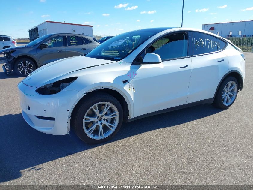 VIN 7SAYGDEE1NF393223 2022 Tesla Model Y, Long Rang... no.2