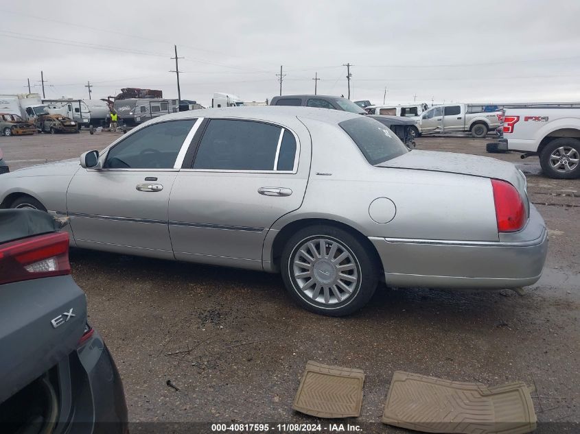 2003 Lincoln Town Car Executive VIN: 1LNHM81W33Y629987 Lot: 40817595