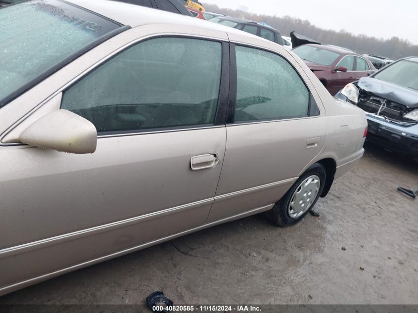 1998 Toyota Camry Le VIN: 4T1BG22K7WU380711 Lot: 40820585