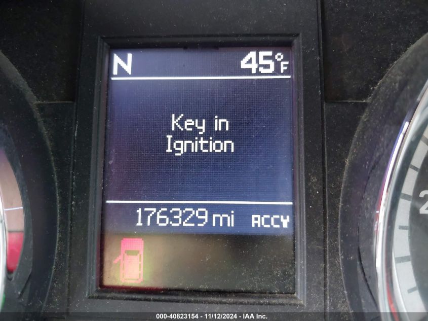 2011 DODGE GRAND CARAVAN VIN: 2D4RN5DG8BR611760