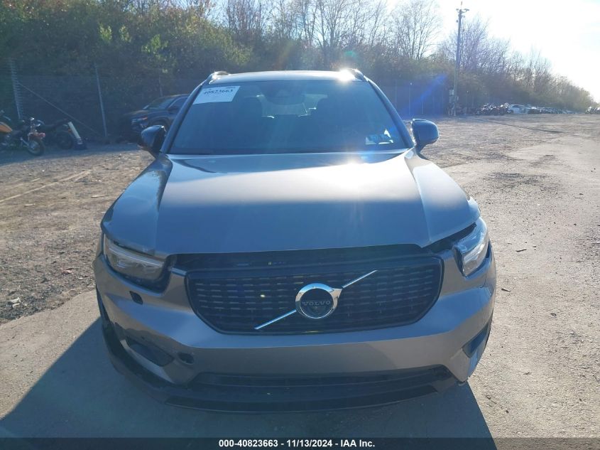 2022 Volvo Xc40 T5 R-Design VIN: YV4162UM5N2743998 Lot: 40823663