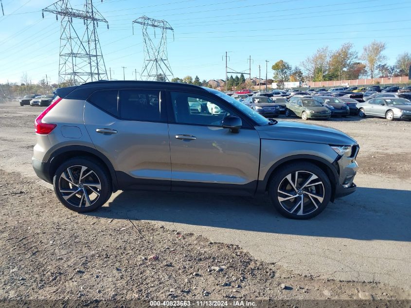 2022 Volvo Xc40 T5 R-Design VIN: YV4162UM5N2743998 Lot: 40823663