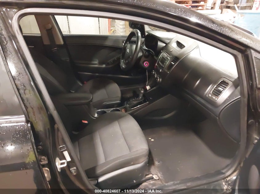 2017 KIA FORTE VIN: KNAFK5A82H5705075