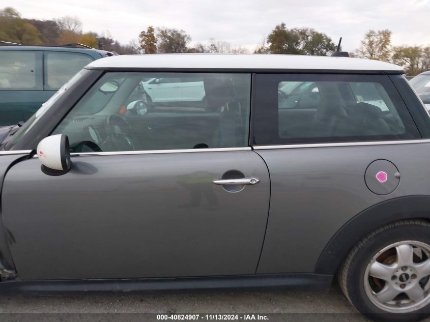 2010 Mini Cooper VIN: WMWMF3C51ATZ21648 Lot: 40824907