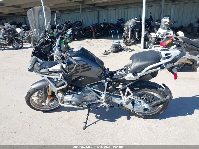 2017 BMW R1200 Gs VIN: WB10A610XHZ654863 Lot: 40825250