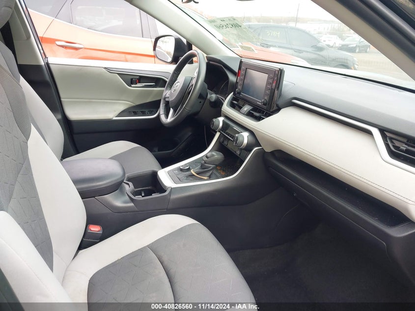 VIN 4T3RWRFV5NU070013 2022 TOYOTA RAV4 HYBRID XLE