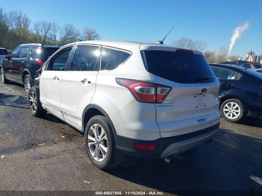 VIN 1FMCU9GD2HUA14061 2017 Ford Escape, SE no.3