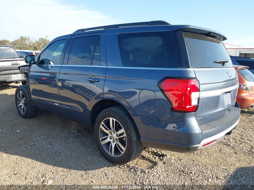 2023 Ford Expedition Xlt VIN: 1FMJU1H87PEA015 Lot: 40829236