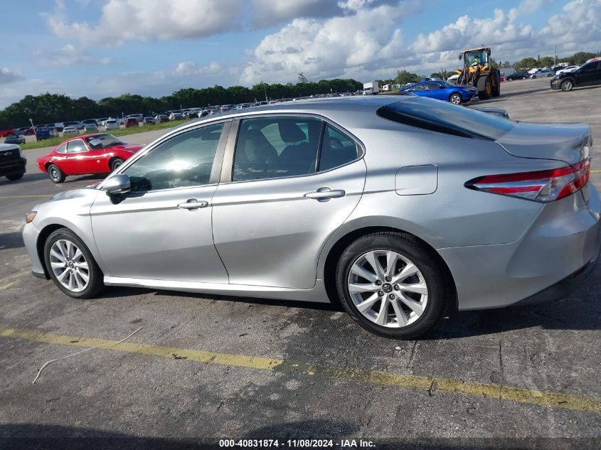 2018 Toyota Camry Le VIN: 4T1B11HK2JU099833 Lot: 40831874