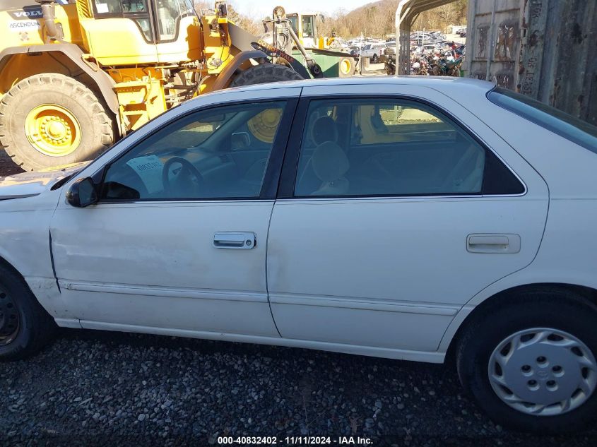 1999 Toyota Camry Le VIN: 4T1BG22K0XU887791 Lot: 40832402