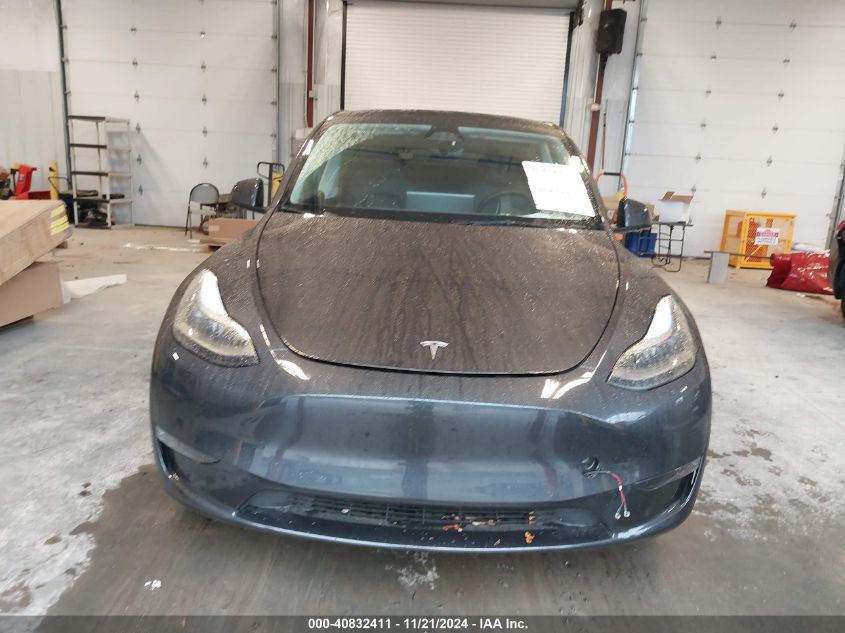 2024 Tesla Model Y Long Range Dual Motor All-Wheel Drive/Rwd VIN: 7SAYGDEDXRF102795 Lot: 40832411