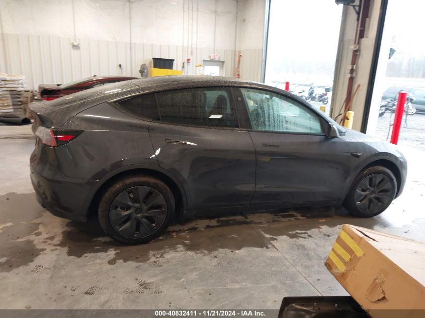 2024 Tesla Model Y Long Range Dual Motor All-Wheel Drive/Rwd VIN: 7SAYGDEDXRF102795 Lot: 40832411