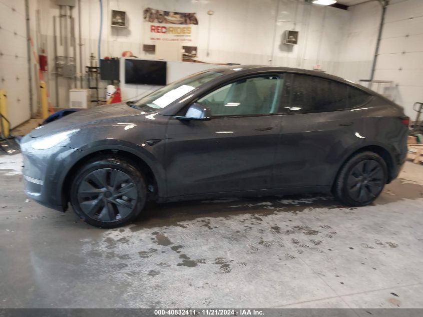 2024 Tesla Model Y Long Range Dual Motor All-Wheel Drive/Rwd VIN: 7SAYGDEDXRF102795 Lot: 40832411