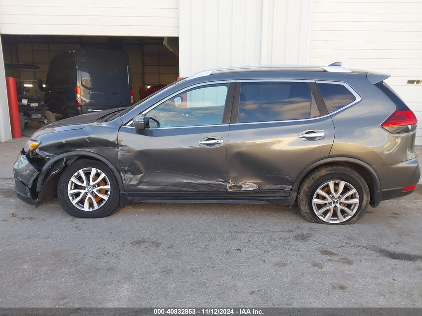 2017 NISSAN ROGUE VIN: JN8AT2MV0HW272980