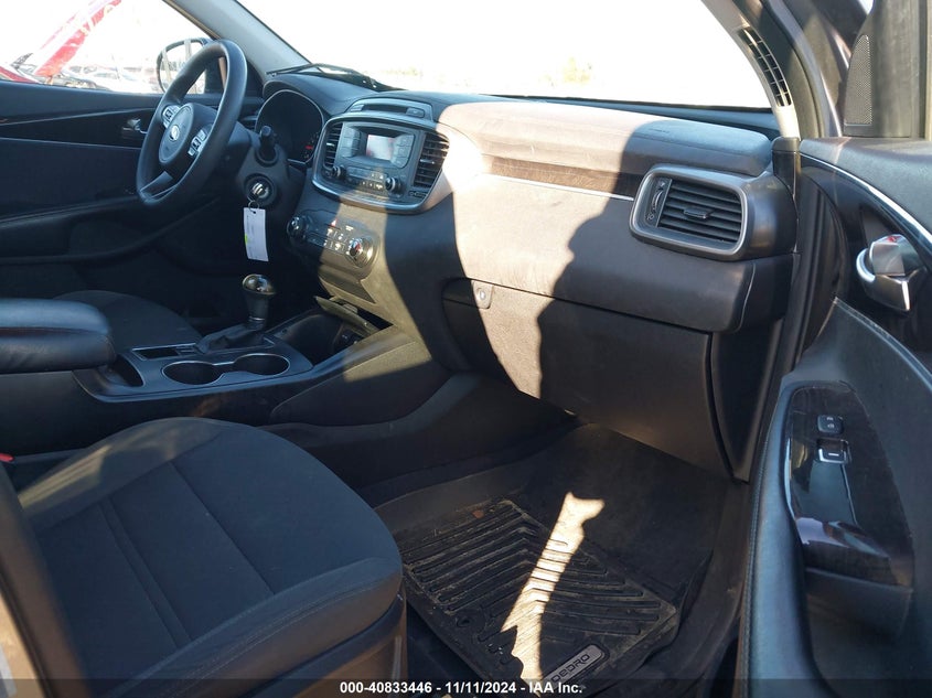2016 KIA SORENTO VIN: 5XYPG4A31GG018912