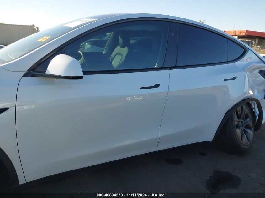 2024 Tesla Model Y Long Range Dual Motor All-Wheel Drive/Rwd VIN: 7SAYGDED1RF098104 Lot: 40834270