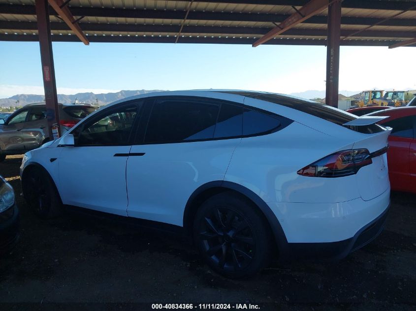 2022 Tesla Model X Dual Motor All-Wheel Drive VIN: 7SAXCBE57NF327125 Lot: 40834366