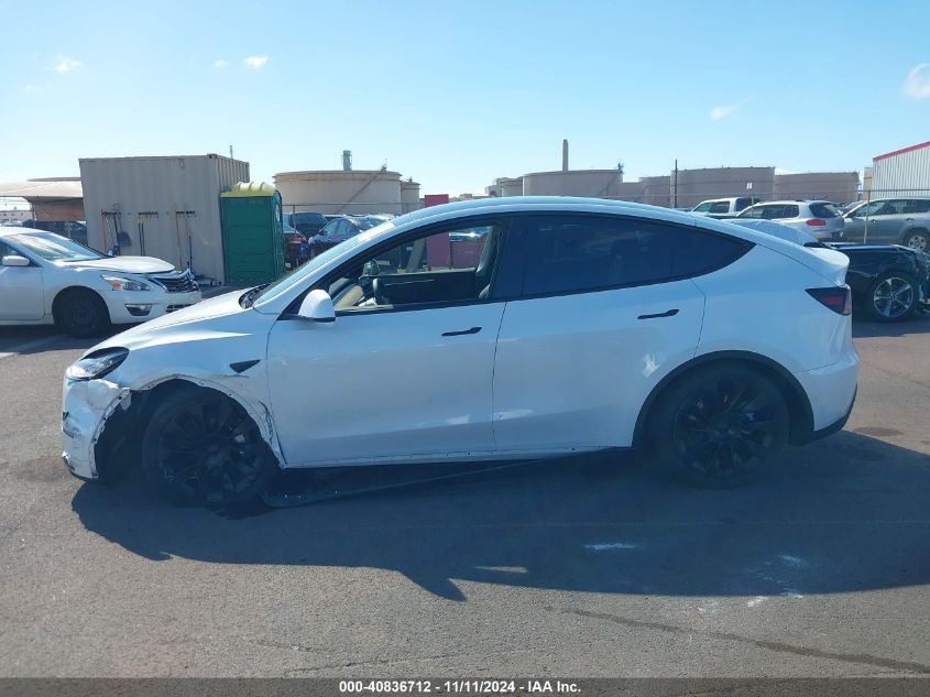 2022 Tesla Model Y Long Range Dual Motor All-Wheel Drive VIN: 7SAYGDEE8NF573282 Lot: 40836712