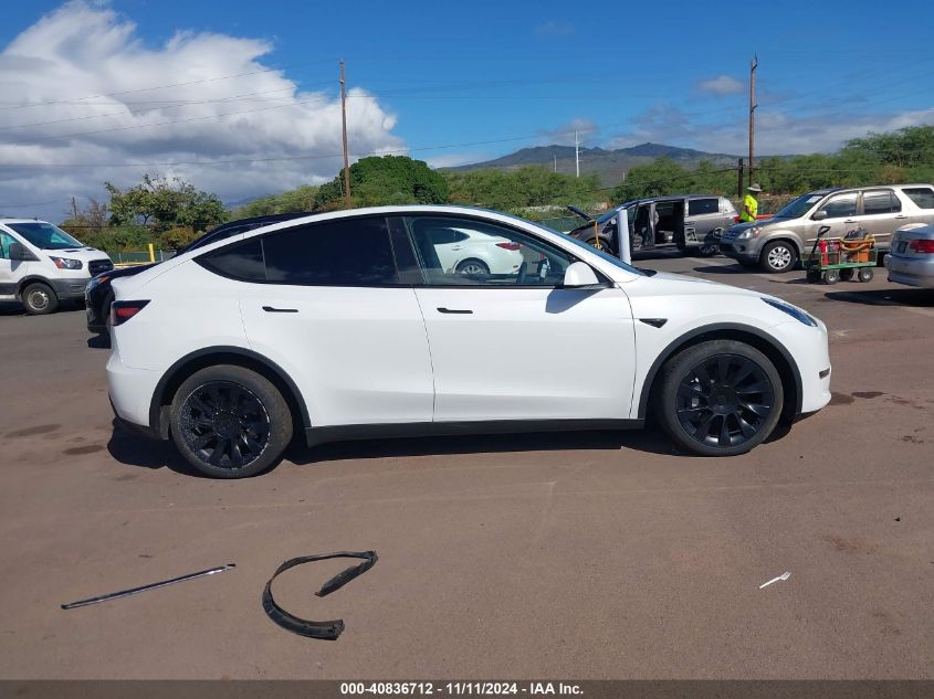 2022 Tesla Model Y Long Range Dual Motor All-Wheel Drive VIN: 7SAYGDEE8NF573282 Lot: 40836712