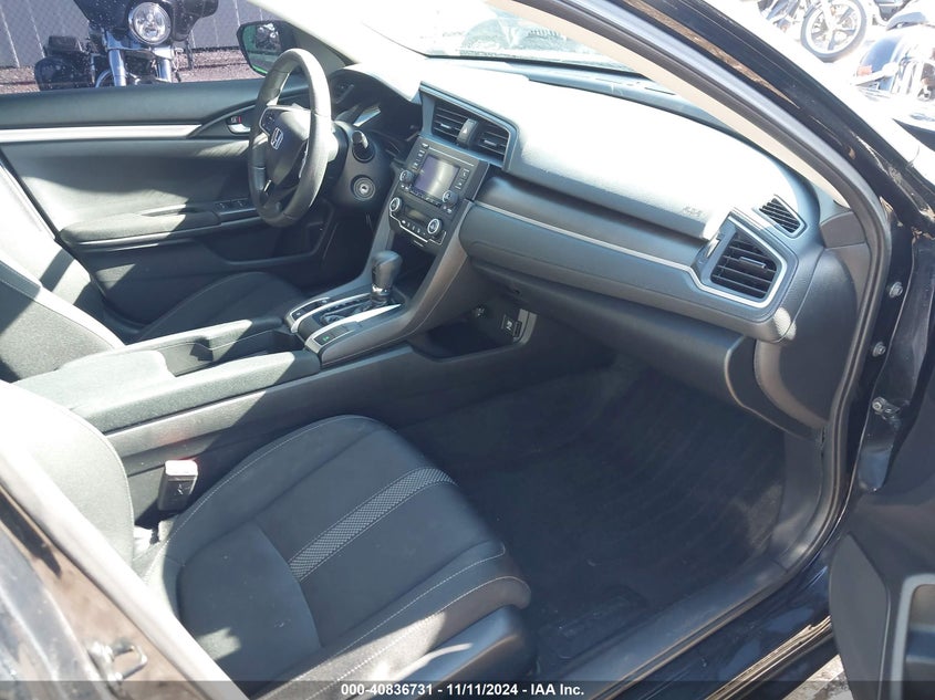 VIN 19XFC2F6XKE002082 2019 HONDA CIVIC LX