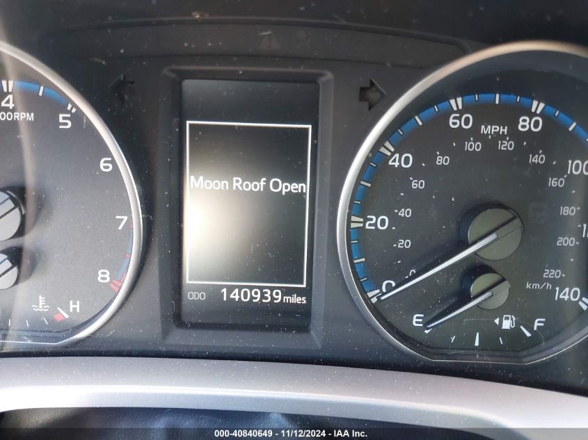 2017 TOYOTA RAV4 XLE - JTMWFREV2HD100557