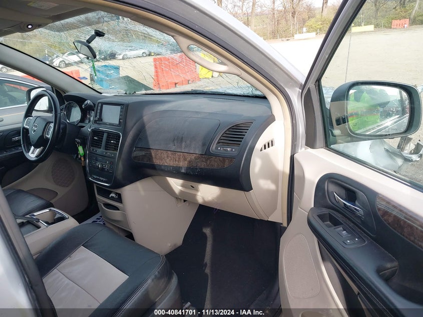 2011 DODGE GRAND CARAVAN VIN: 2D4RN5DG2BR661621