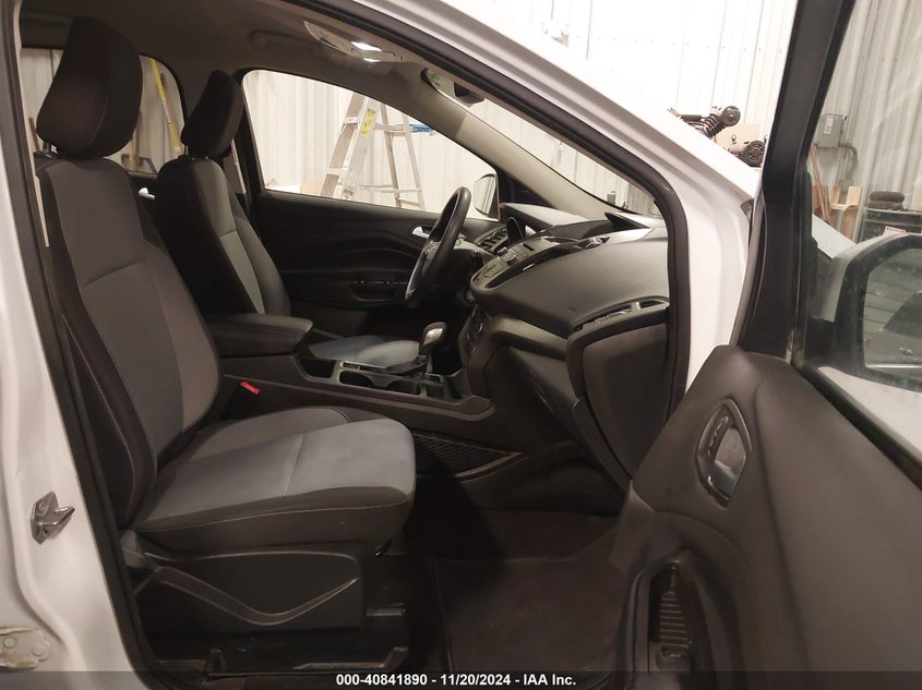VIN 1FMCU9GD5JUD08270 2018 FORD ESCAPE SE