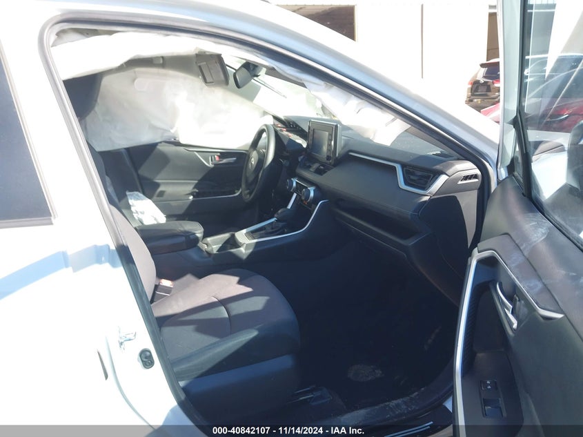 VIN 2T3W1RFV8KW031560 2019 TOYOTA RAV4 XLE