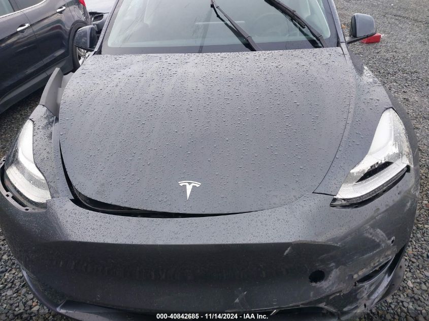 2022 Tesla Model Y Long Range Dual Motor All-Wheel Drive VIN: 7SAYGAEE8NF570624 Lot: 40842685