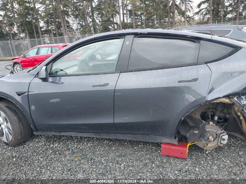 2022 Tesla Model Y Long Range Dual Motor All-Wheel Drive VIN: 7SAYGAEE8NF570624 Lot: 40842685