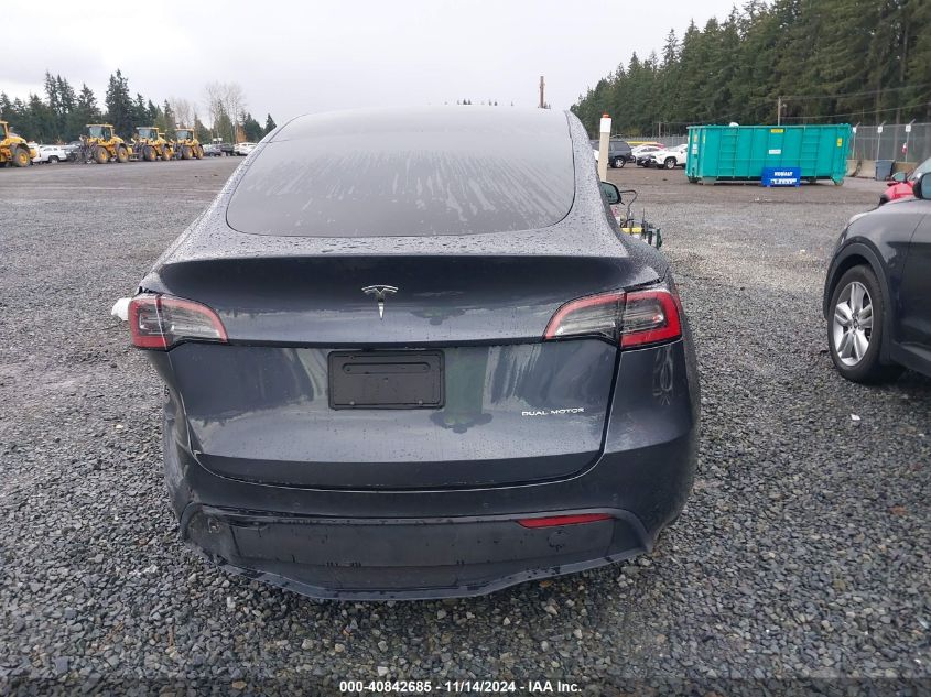 2022 Tesla Model Y Long Range Dual Motor All-Wheel Drive VIN: 7SAYGAEE8NF570624 Lot: 40842685