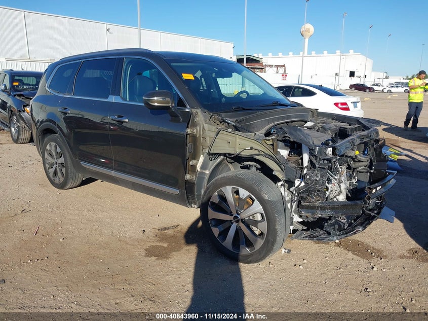 2022 KIA TELLURIDE  (VIN: 5XYP64HC5NG196909)