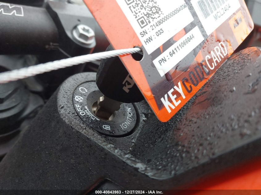 2022 Ktm 890 Duke R VIN: VBKTU9404NM843858 Lot: 40843983